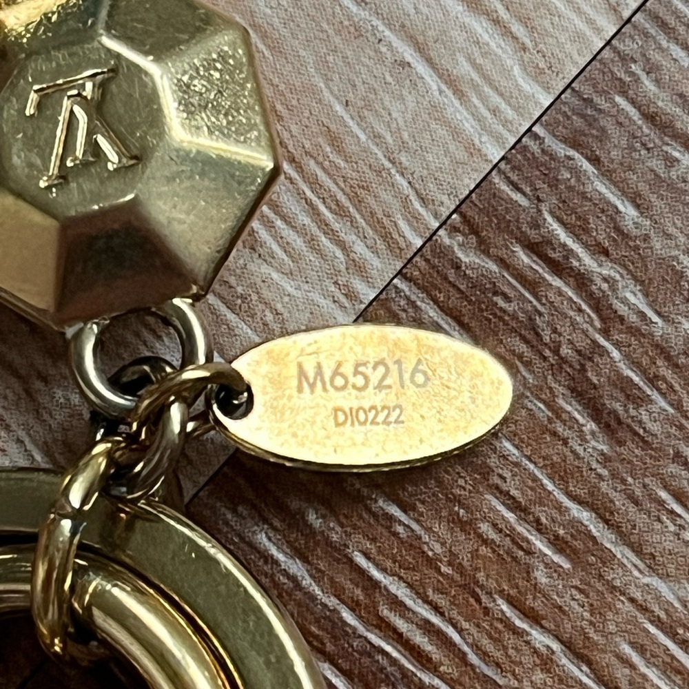AUTH Louis Vuitton Alma BB Vernis Keychain Included! - Picture 12 of 16